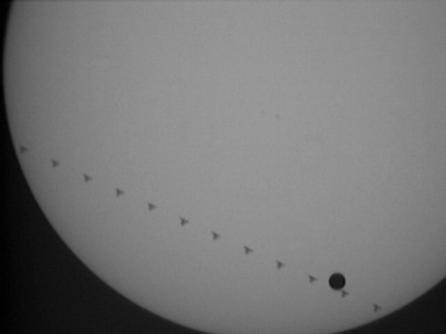 Двойной транзит: Венера и МКС, 8 июня 2004 г. Фотографировал Tomas Maruska.
