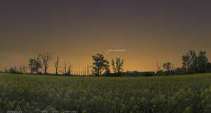 16 марта 2013. Время на снимке: 20.00. Заход Солнца: 19.30. Высота кометы над горизонтом около 11°.